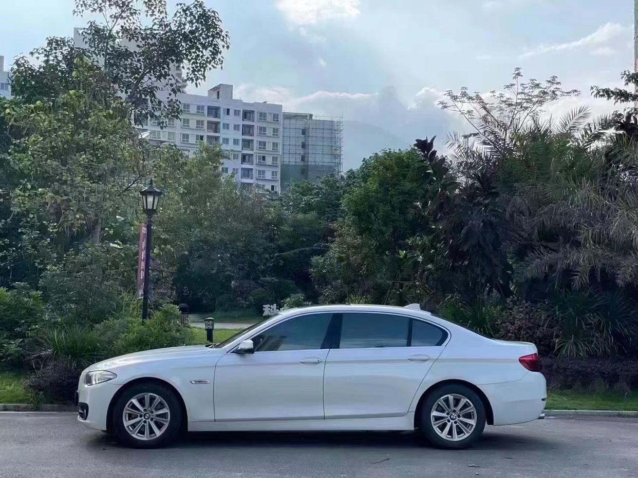 准17年17款宝马525豪华设计套装 2.0t 高功率 粤b