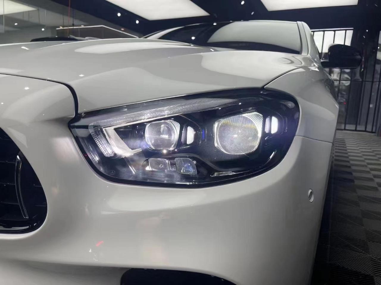 奔驰新e原厂几何多光束大灯