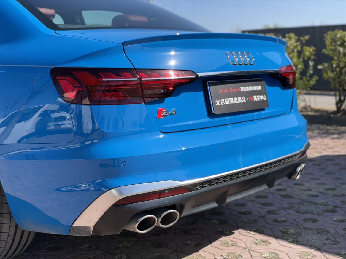 奥迪s4流光蓝二手车