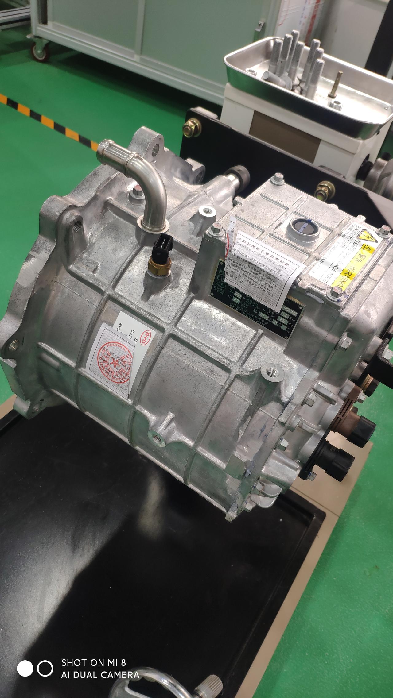 比亚迪驱动电机变数箱拆解