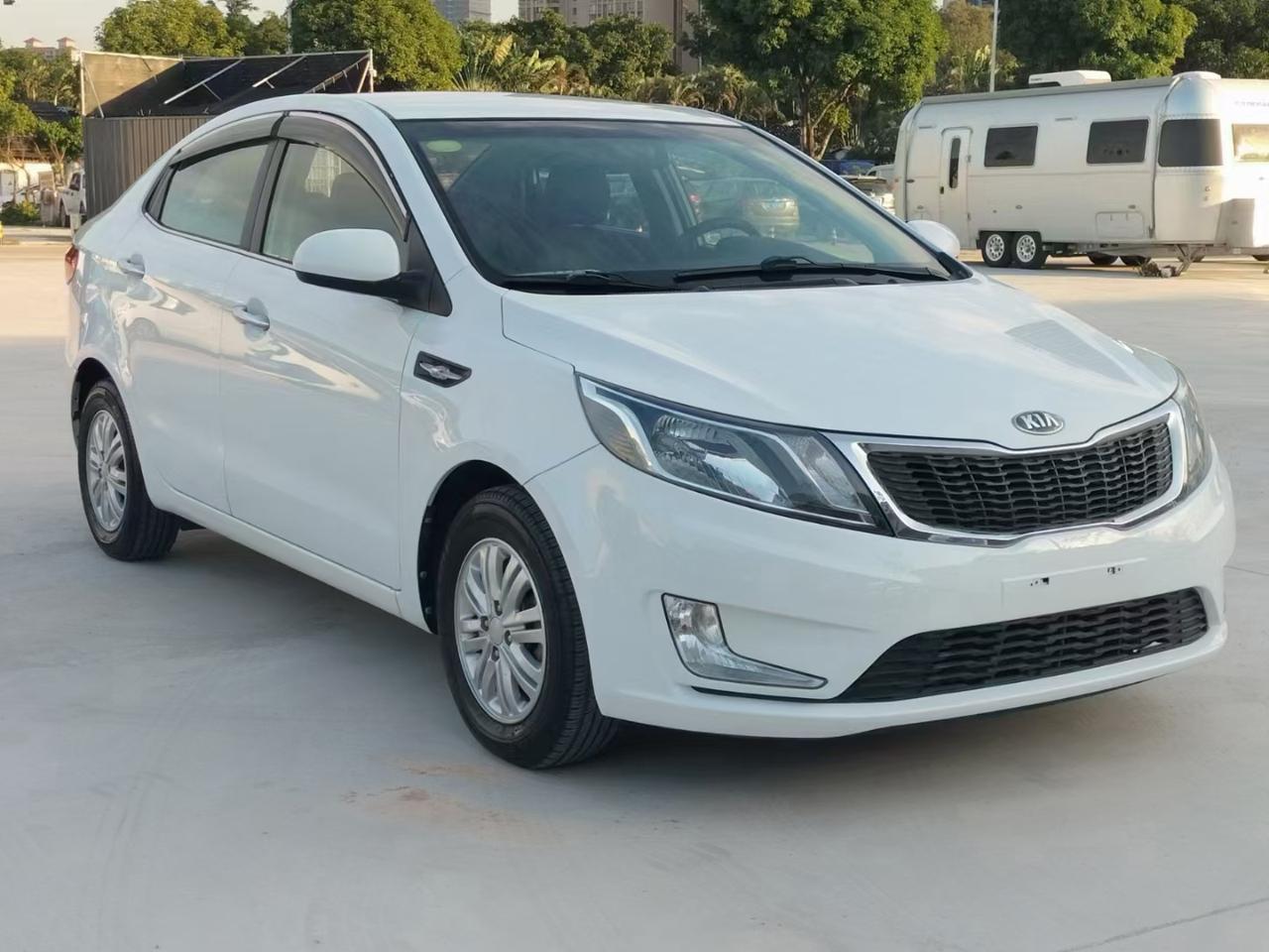 14年起亚k2 1.4 排量,精品一手车过车行上名下,全保到