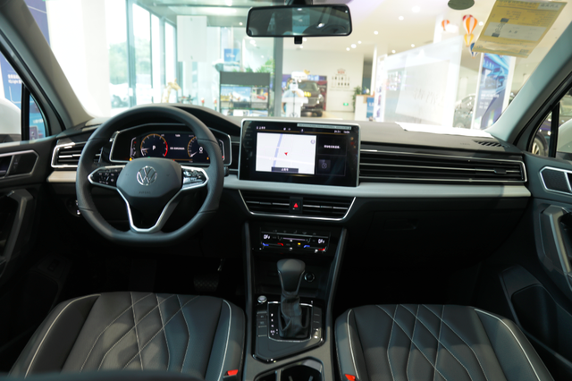 内饰终于变年轻了 新款途观l实拍解读 还能拼过日系suv吗?