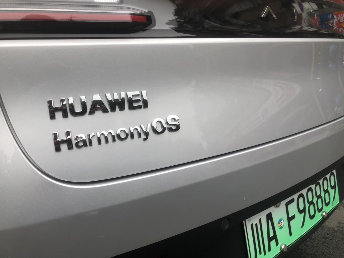 还是觉得aito问界换华为鸿蒙车标更漂亮好看些