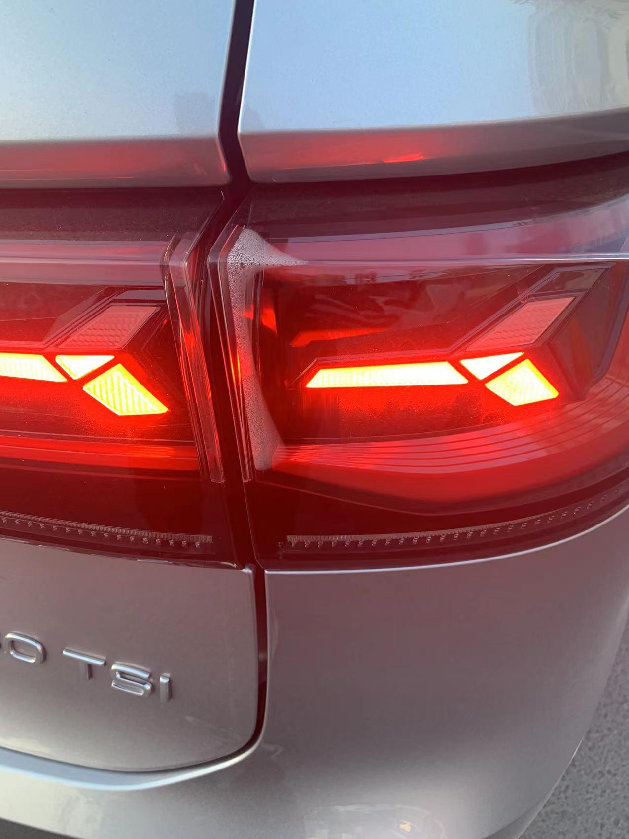 今年刚买的途观x尾灯有雾气