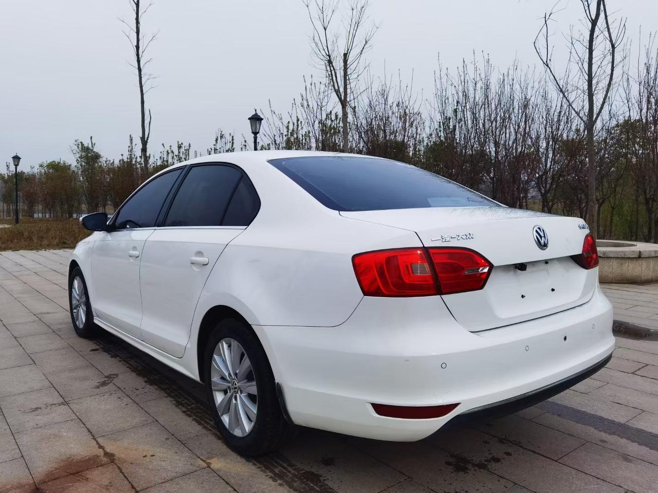 14年大众速腾16自动挡带天窗