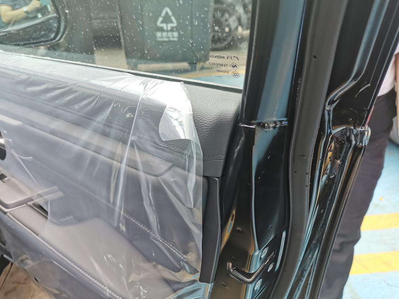 问下大家你们的车门也是这种焊接水平吗