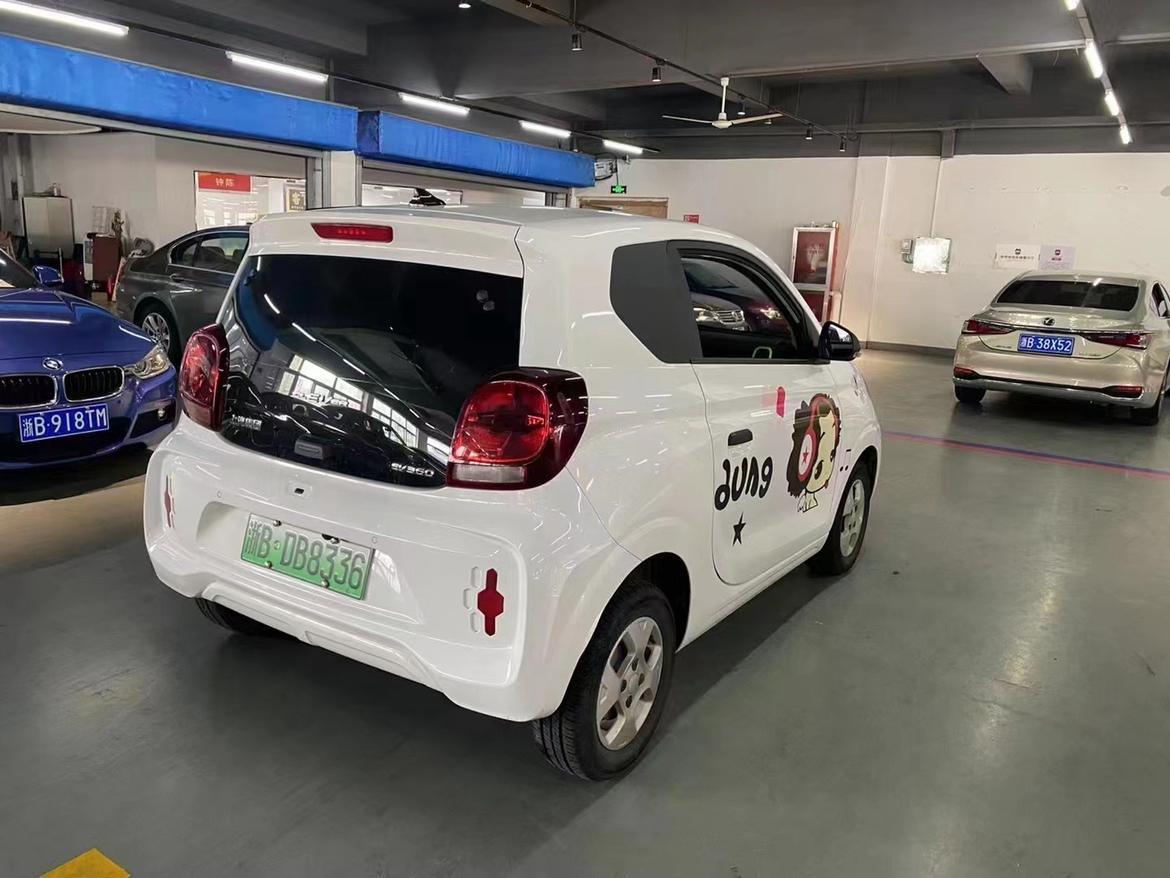 新到荣威小电车 续航302km上牌日期2021.3 公里数1