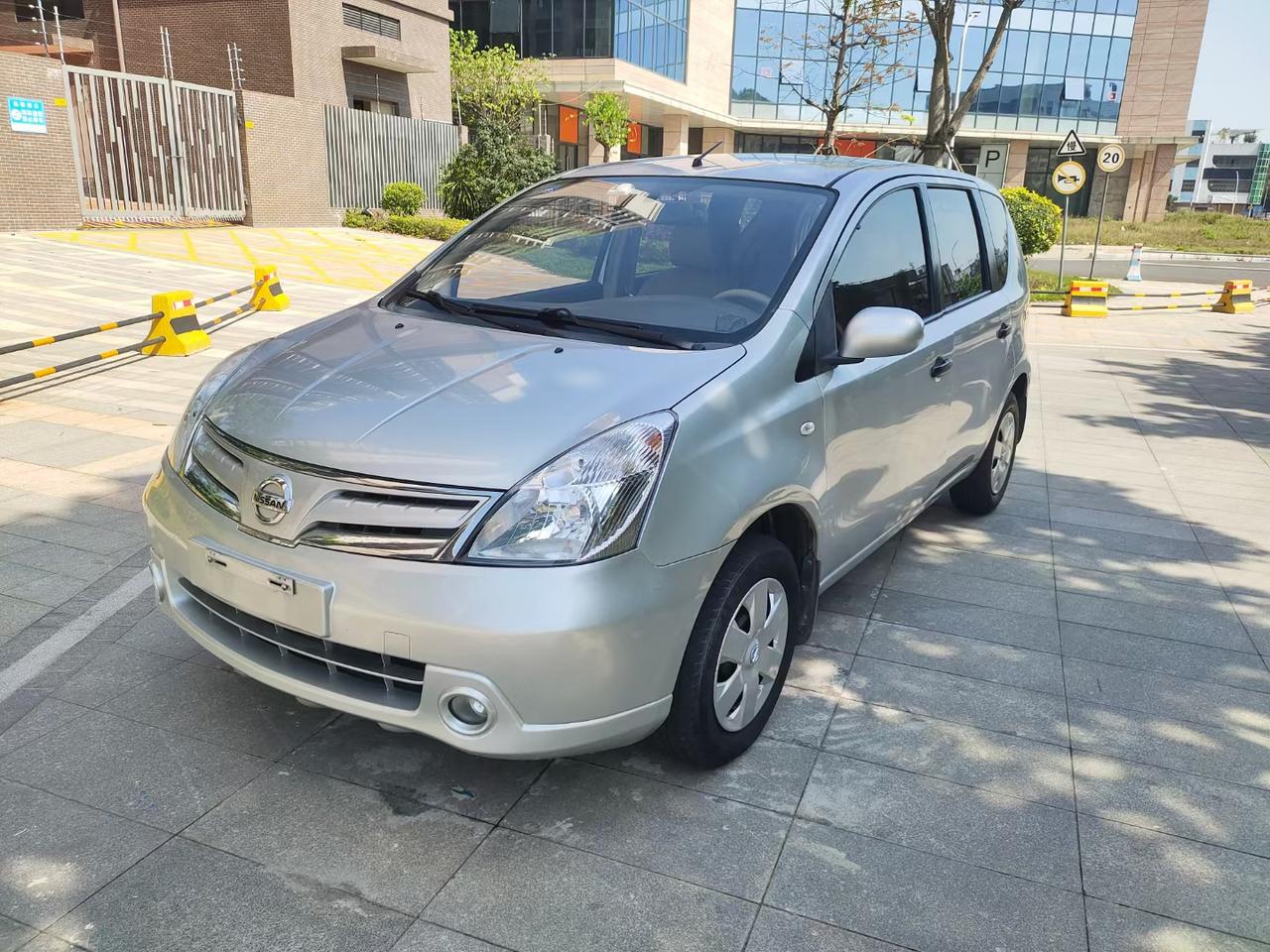 11款日产骊威16自动挡一