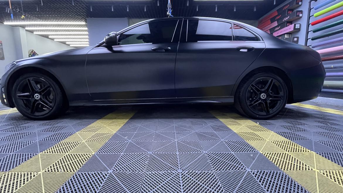 奔驰c全车改色贴膜哑光黑武士案例分享