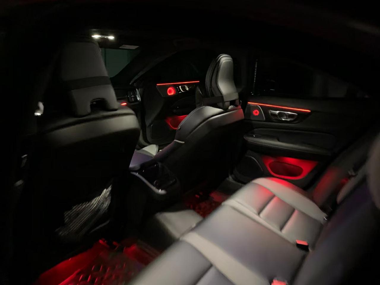 沃尔沃s60独家氛围灯 四个特点:1.亮度调节幅度更大 2