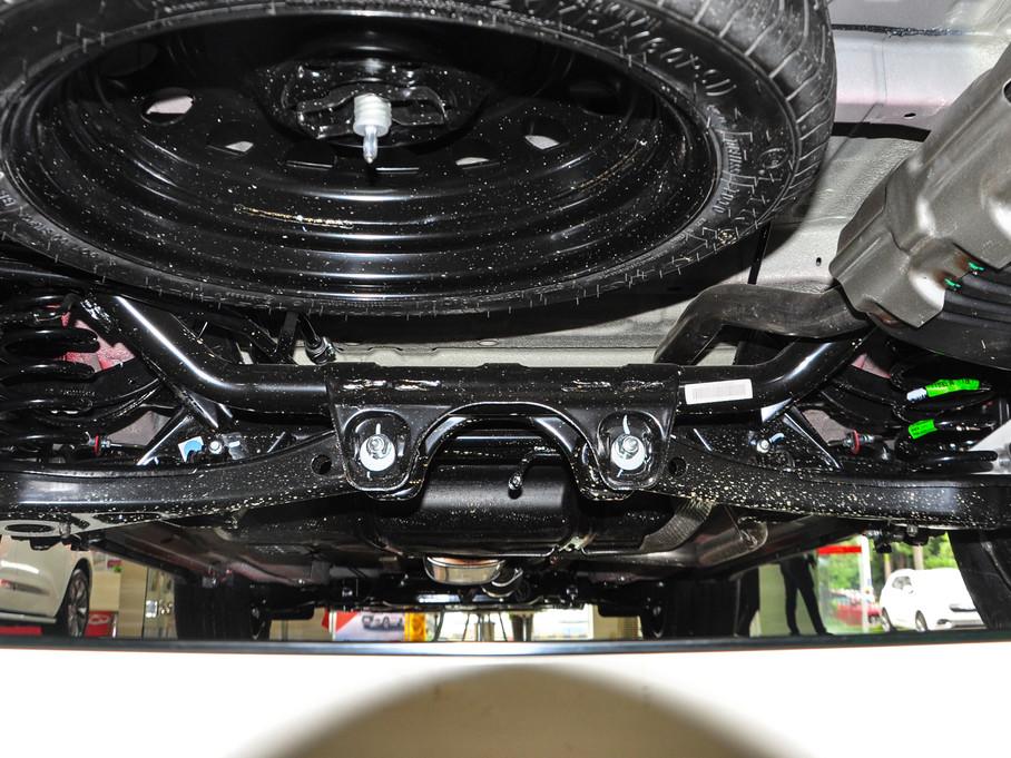 爱车吐槽,,用了一个多月的车真心吐槽啊,就是这个后悬挂太丑了