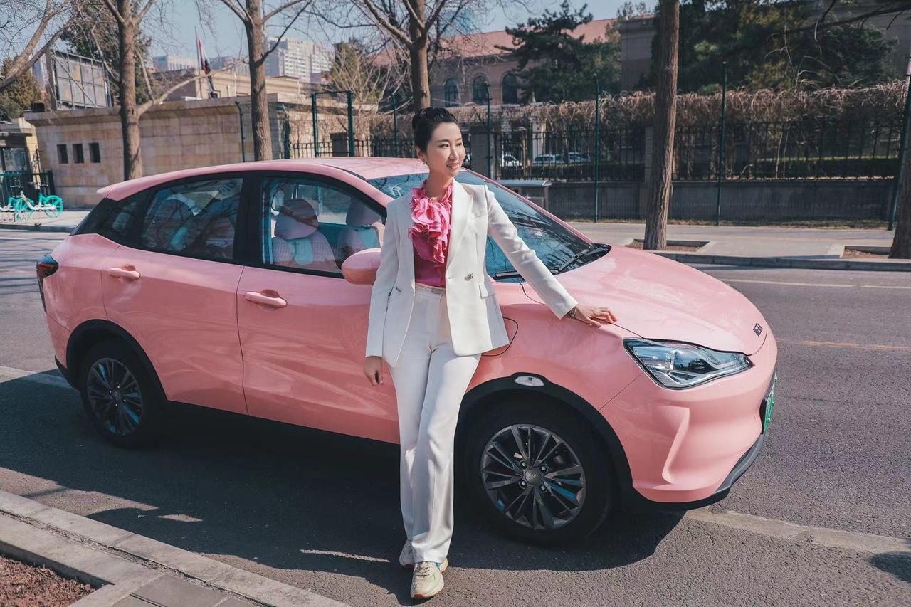 北京交通广播主持人哪吒汽车体验大使李莉倾情推荐八臂哪吒城北京人就