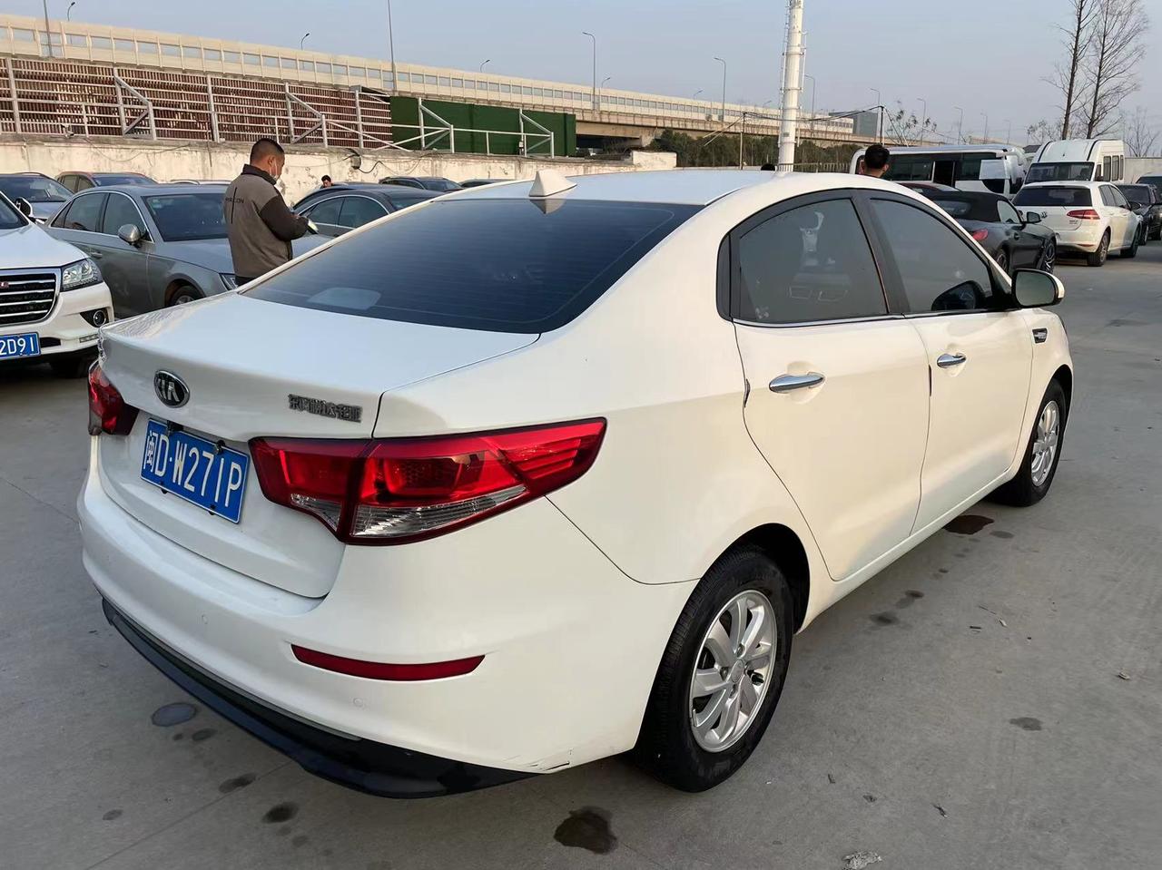 16年12月起亚k2一手车