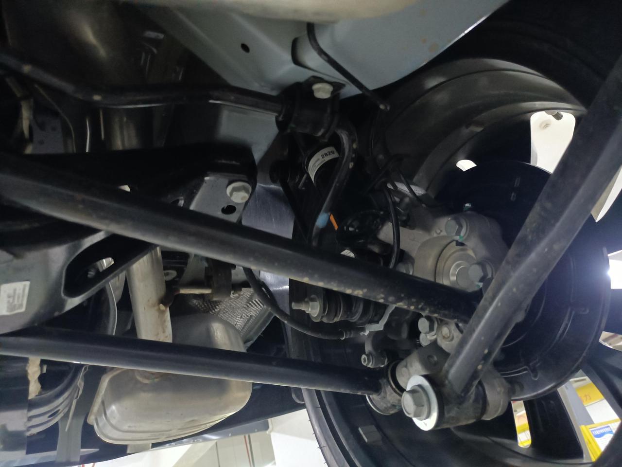 底盘感受怎么样后悬挂有点