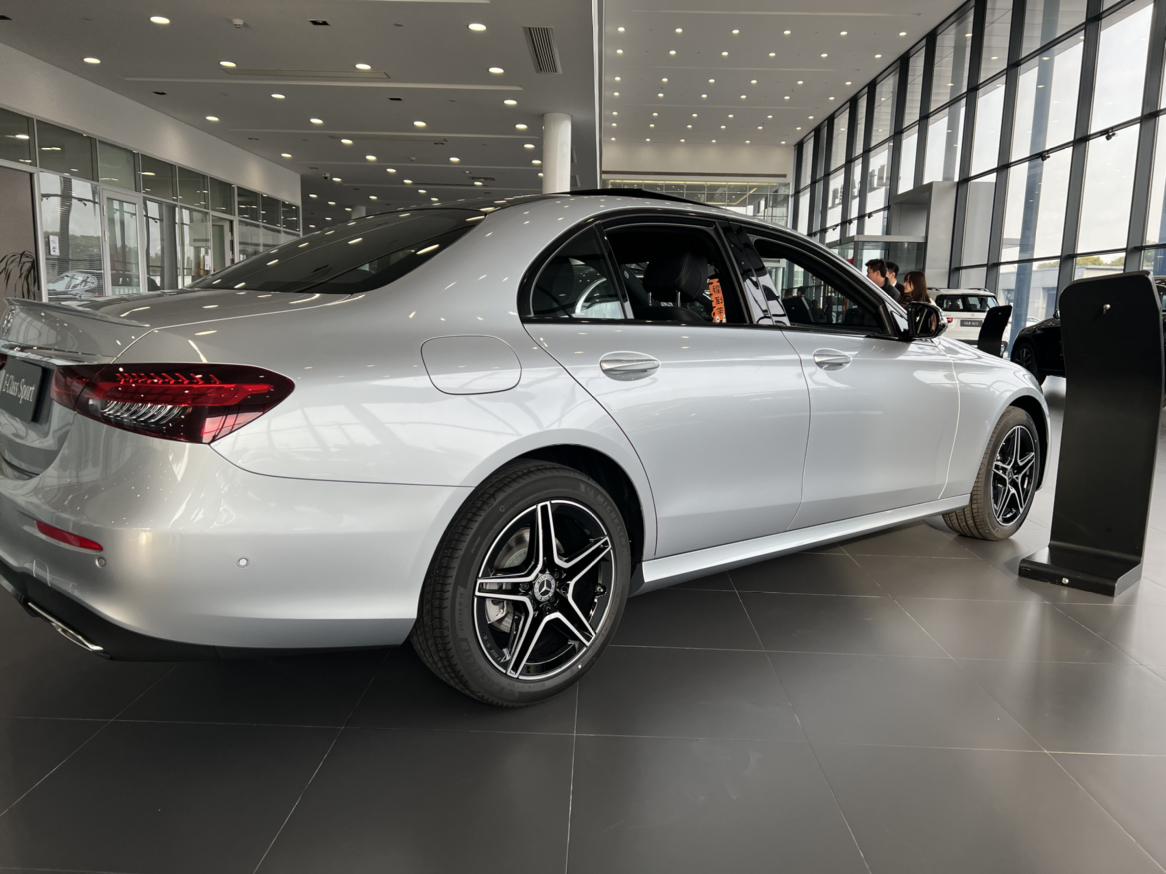 e260时尚时空银现车_奔驰e级车友圈_懂车帝