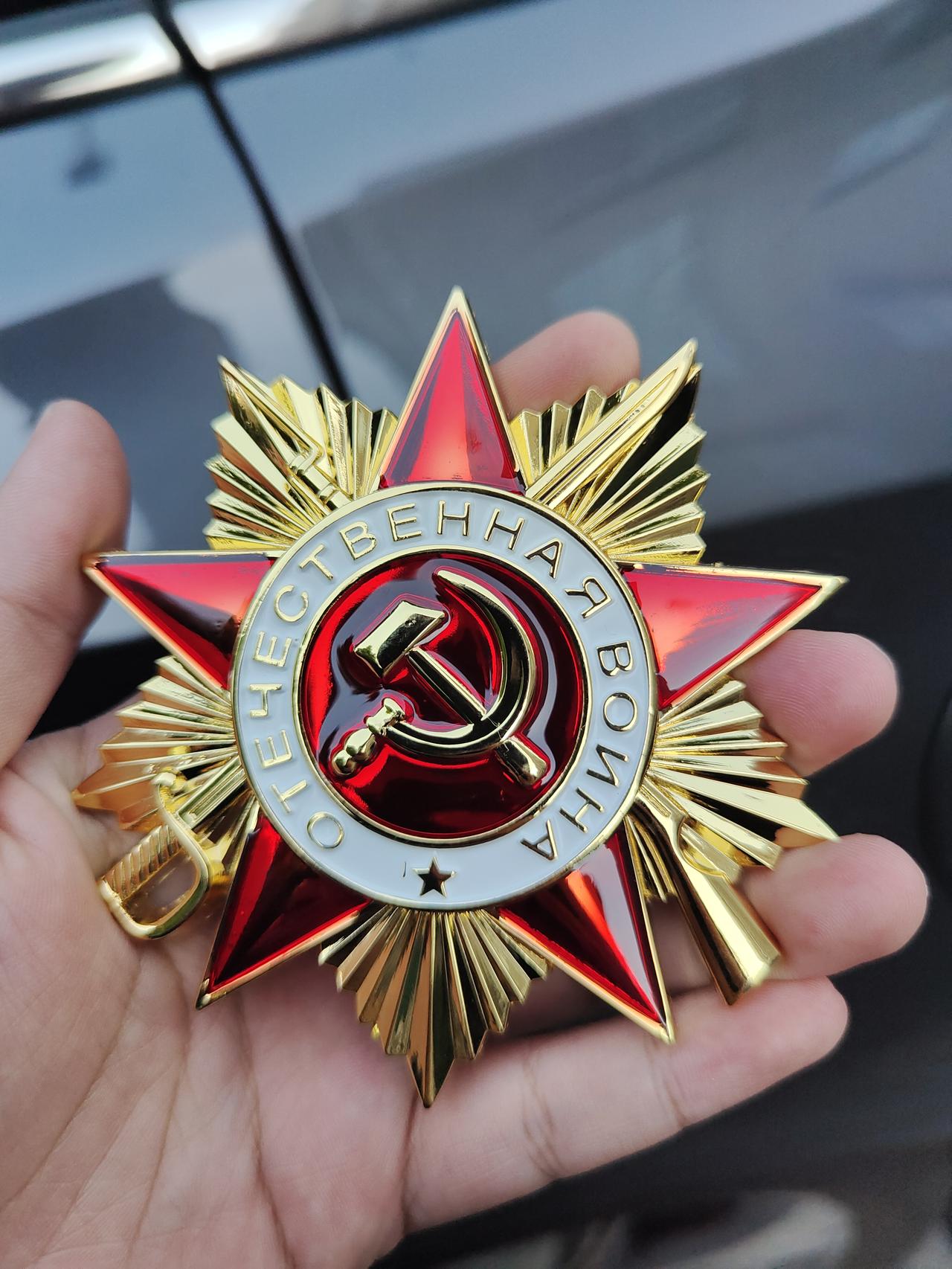 这不比路虎那个徽章帅多了