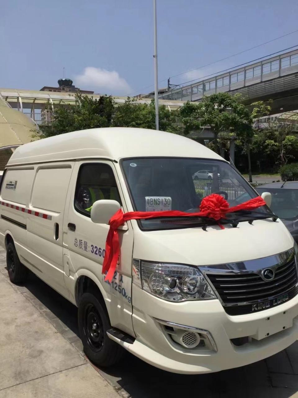 厦门金龙新能源电动面包车