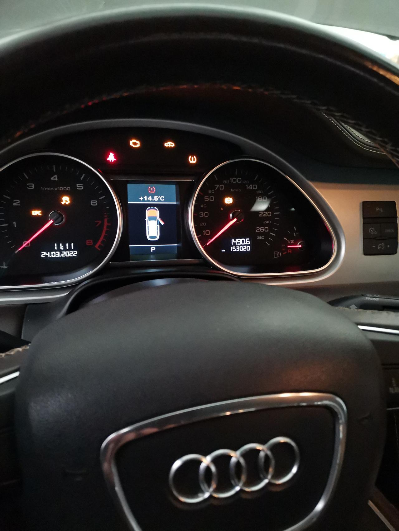 大家好奥迪q7轮胎胎压灯归零复位怎么复