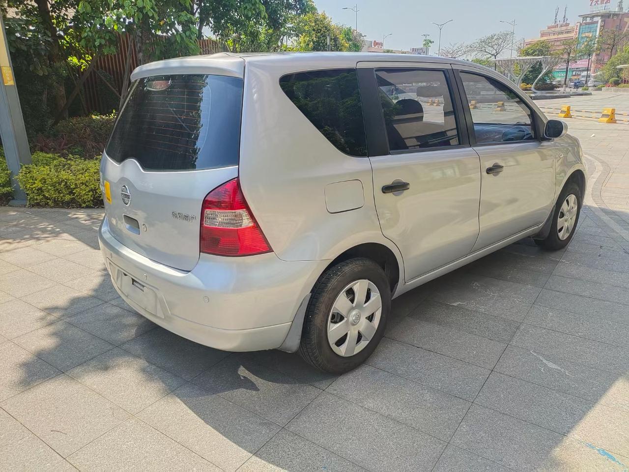 11款日产骊威16自动挡一