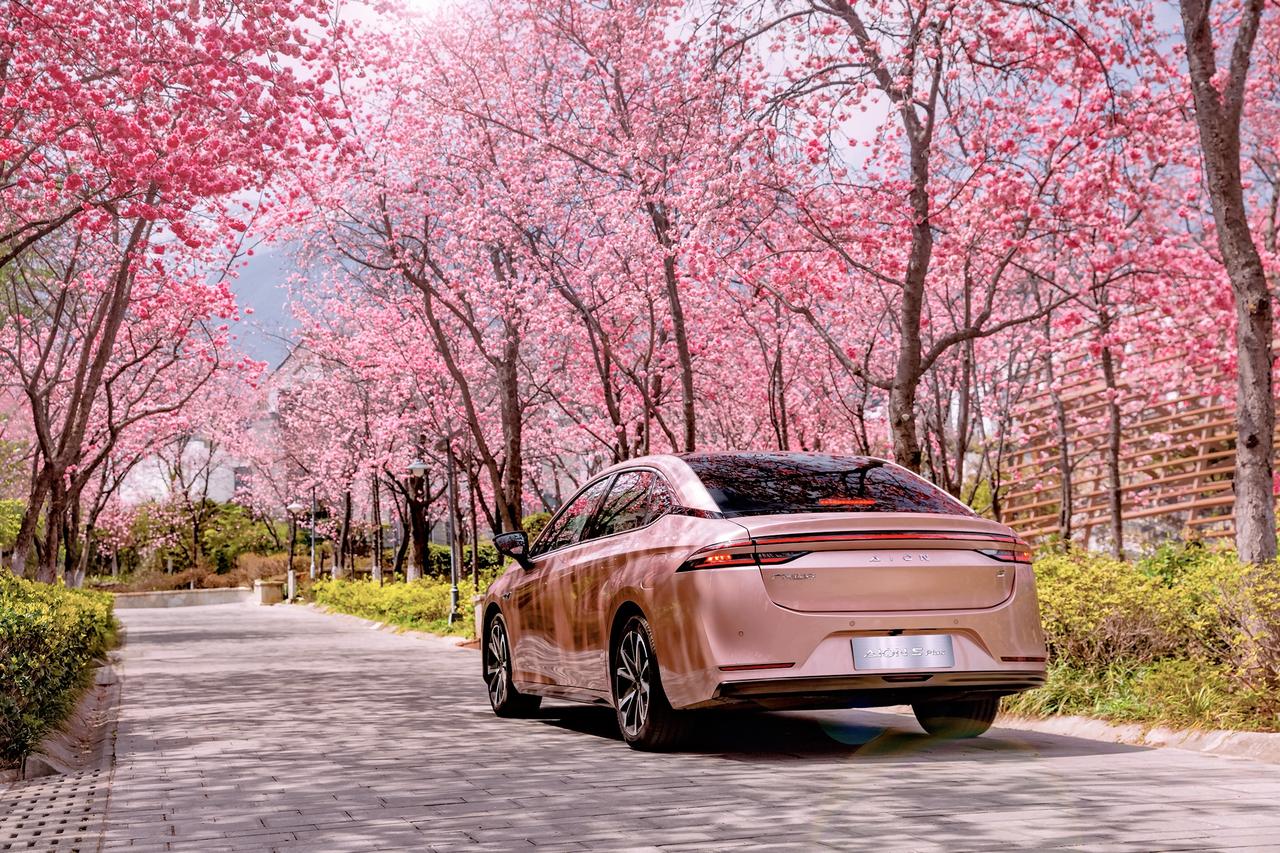 埃安splus相约一起