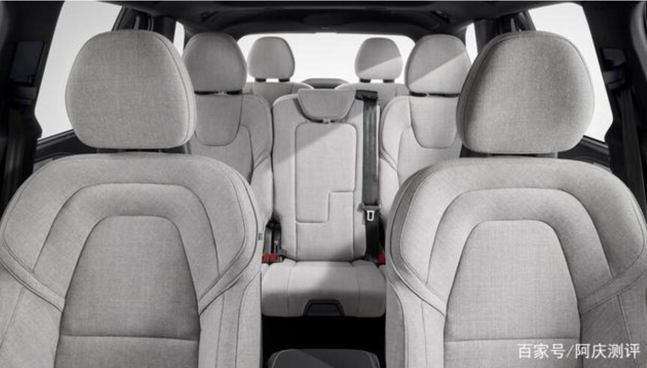 浅灰色羊毛内饰