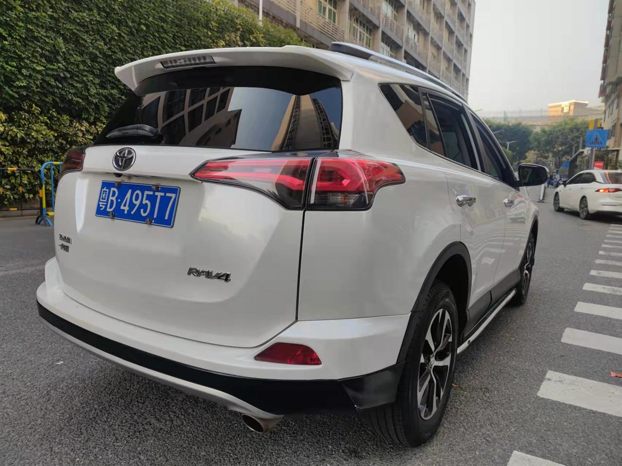 急售18年丰田rav4荣放20两驱豪华