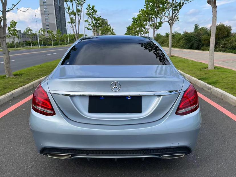 奔驰c200l运动版上牌时间:17年6月行驶里程:6.