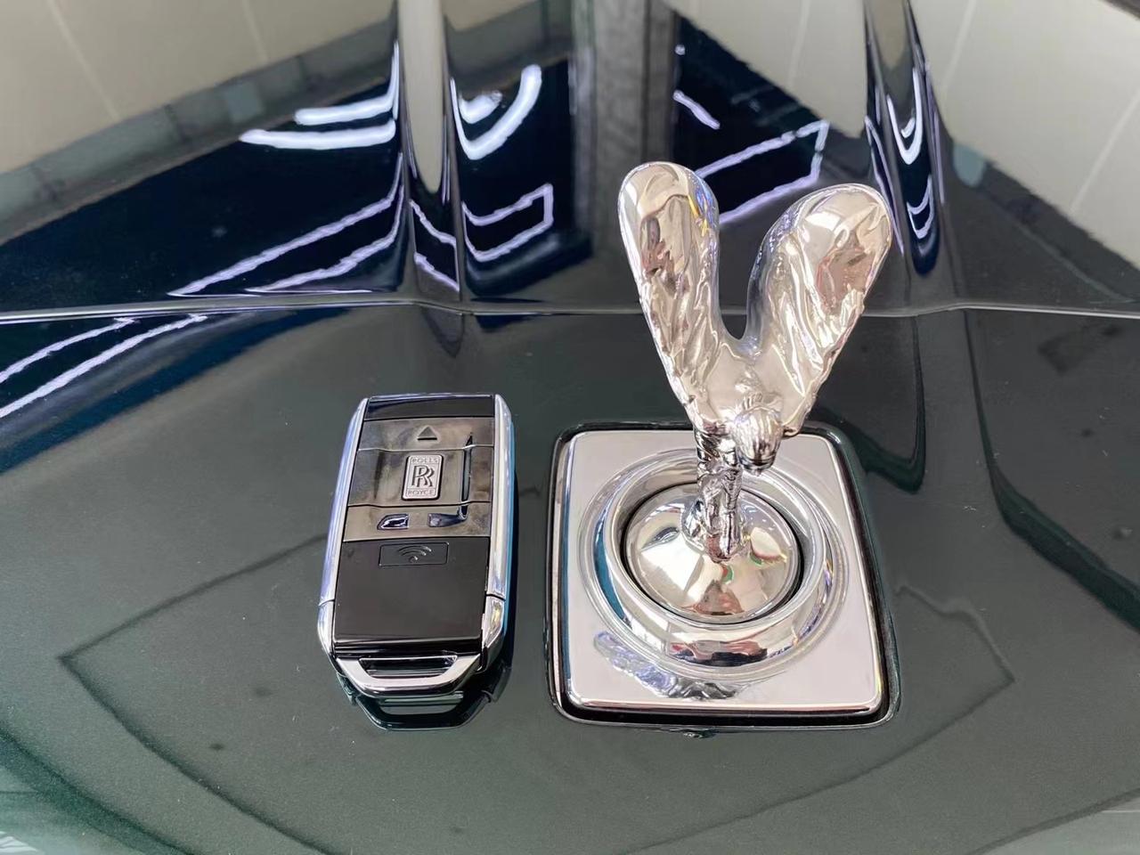 流星顶 前后排座椅通风  双腰线 定制钥匙2021-12-12发布于:库里南