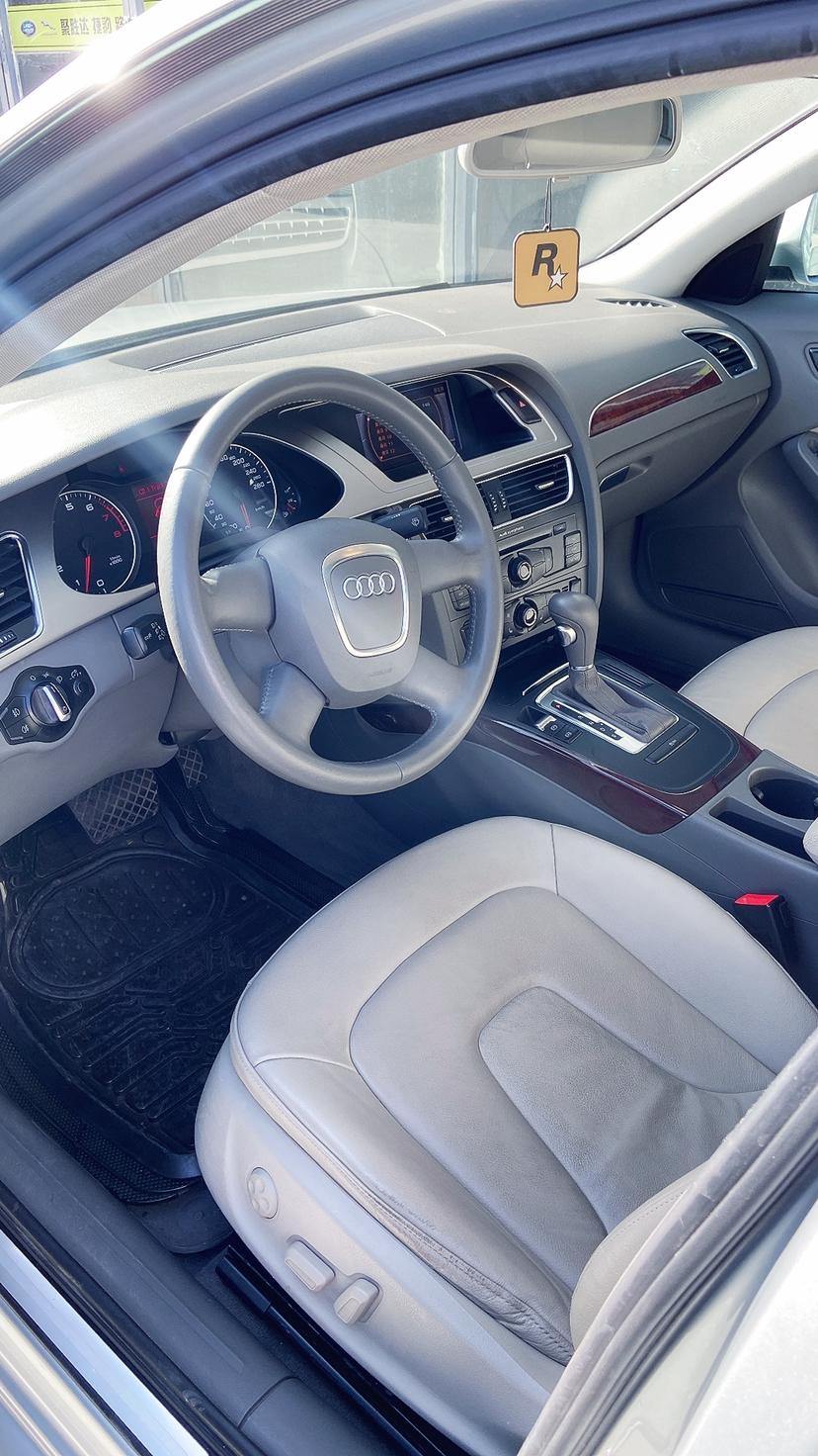 2011年奥迪a4一手全车原版大部分原漆11万公里