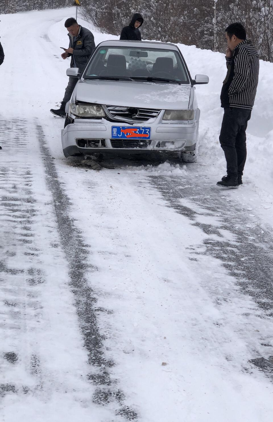 雪地追尾图片图片