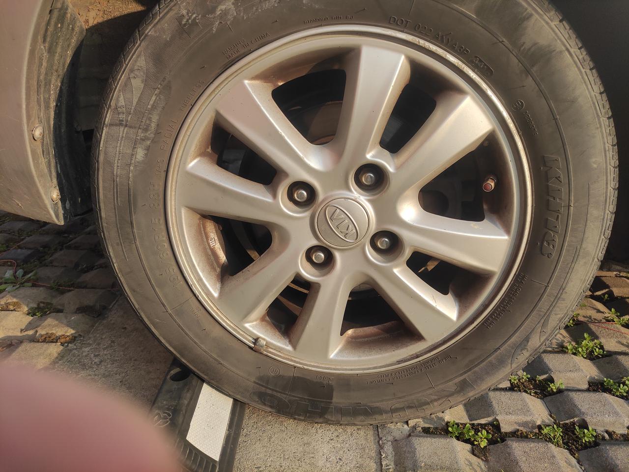 有没有起亚赛拉图轮毂