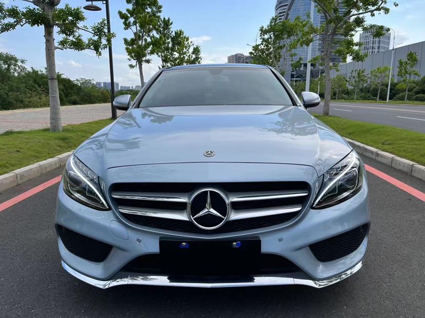 奔驰c200l运动版上牌时间:17年6月行驶里程:6.