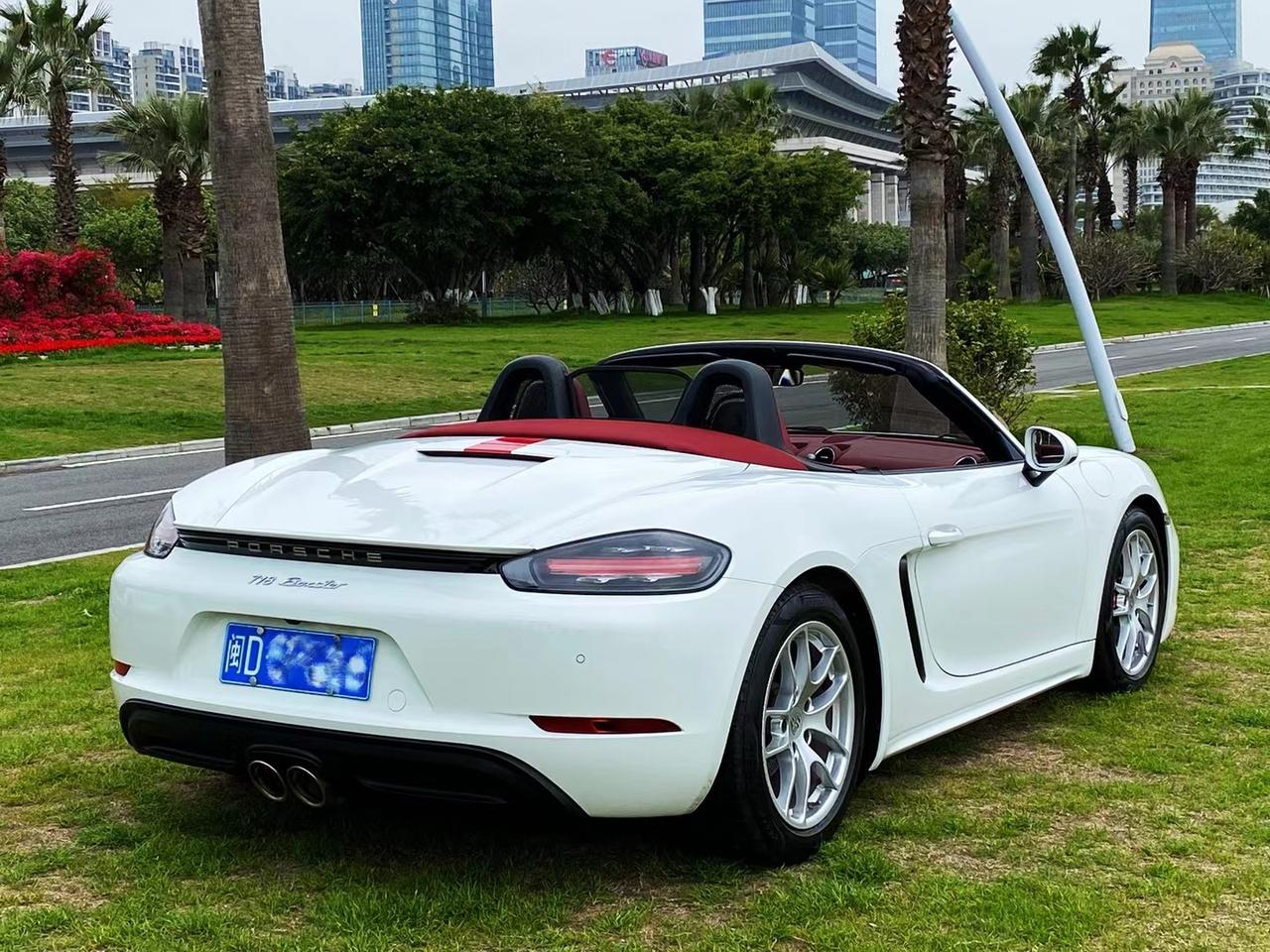 2020年5月上牌保时捷波斯特718,最美白外红内红顶,舒适