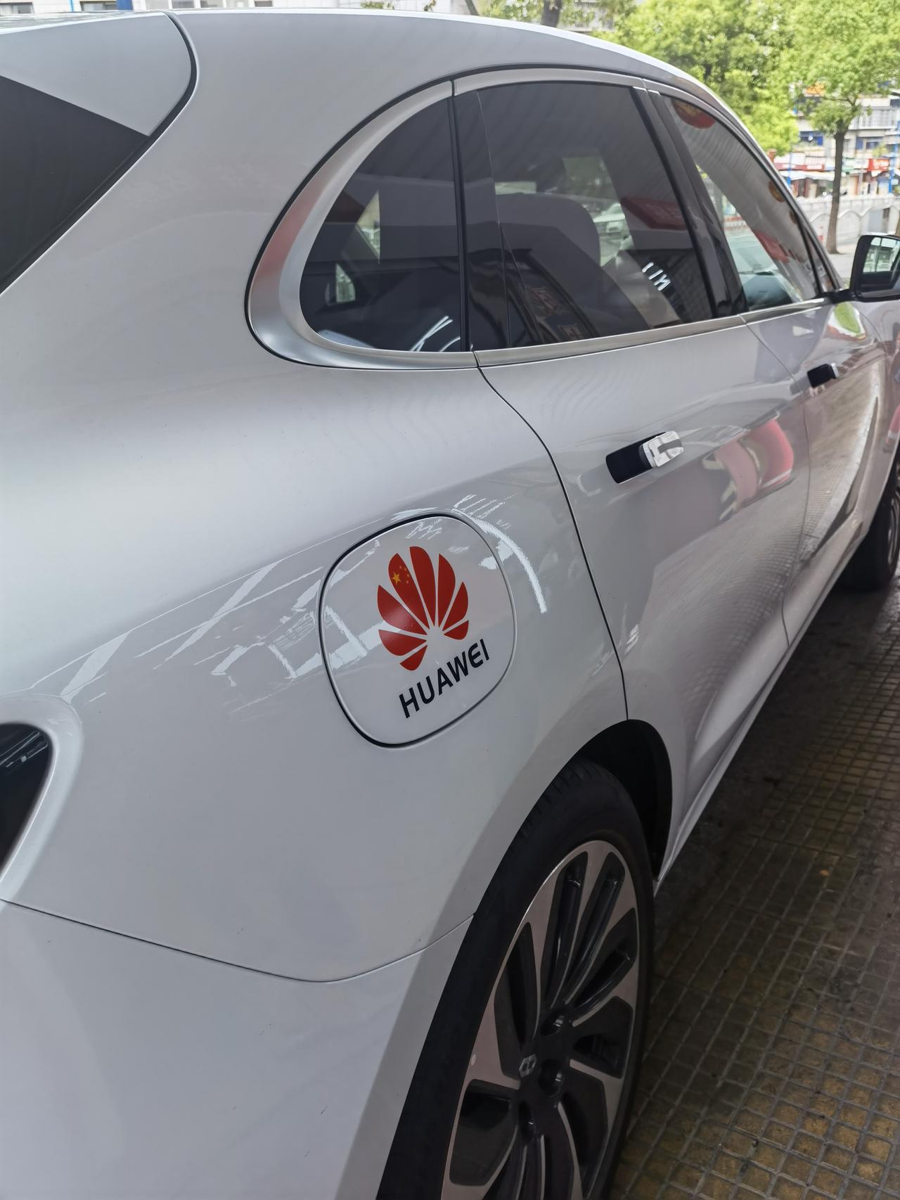 贴点华为的标识