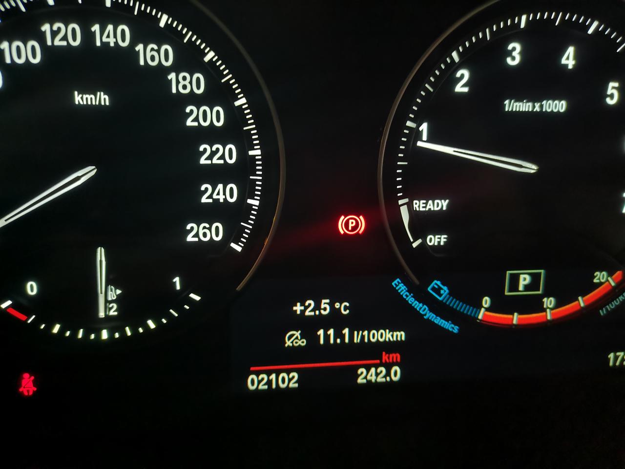 想问一下x1仪表盘上平均油耗前面的符号(一个一个圆圈一个斜杠