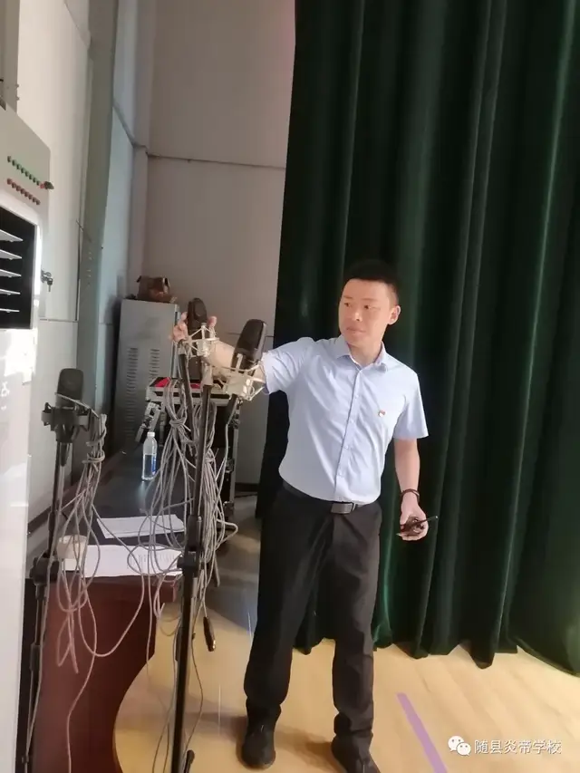 随县炎帝学校举行教师节庆祝活动炎帝学校,教师节礼赞