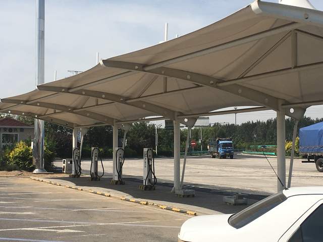 降温、限电、排队，下个小长假，你还会开纯电动汽车自驾游吗？