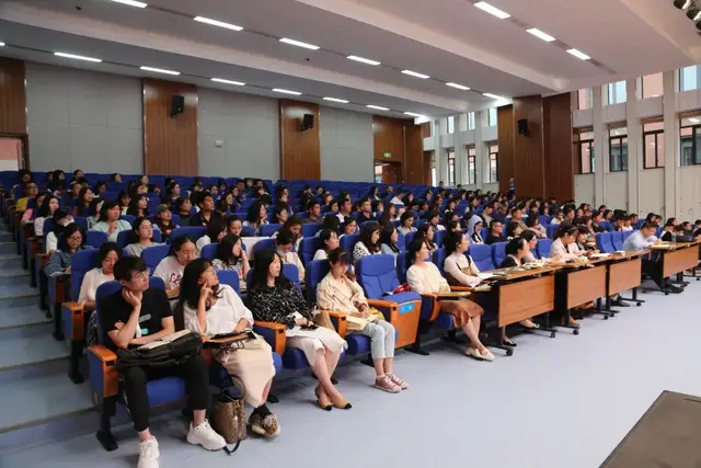 堂堂正正做人 勤勤恳恳做事—天府四小、华阳小学联合开展教师培训