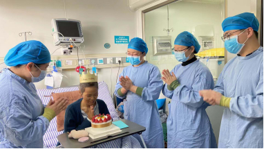 颜值爆表，技能开挂 | 以节日的名义给患者最暖的守护