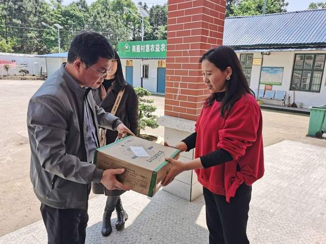 我为群众办实事｜湘机中学走访慰问贫困户 助力乡村振兴