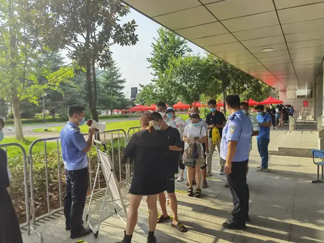 组图｜莲乡公安全警动员，党旗在抗疫一线高高飘扬