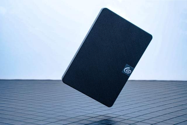 前几天数据丢失，我怕了。赶紧入手了希捷新睿翼移动硬盘