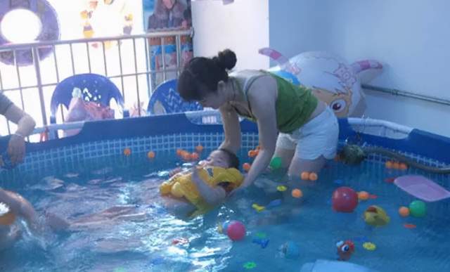 婴幼儿游泳的好处有哪些