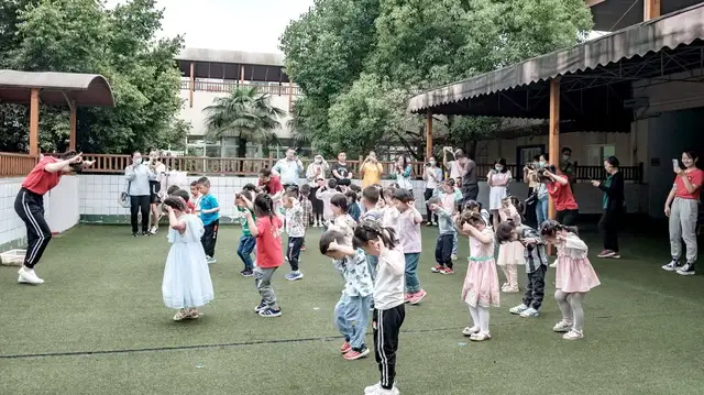 家园携手 让爱绽放——天府新区华阳幼儿园小班组家长开放日活动