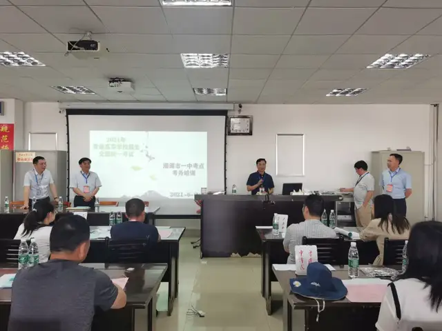 周全护考 ——省教育厅副厅长王仁祥来市一中考点视察