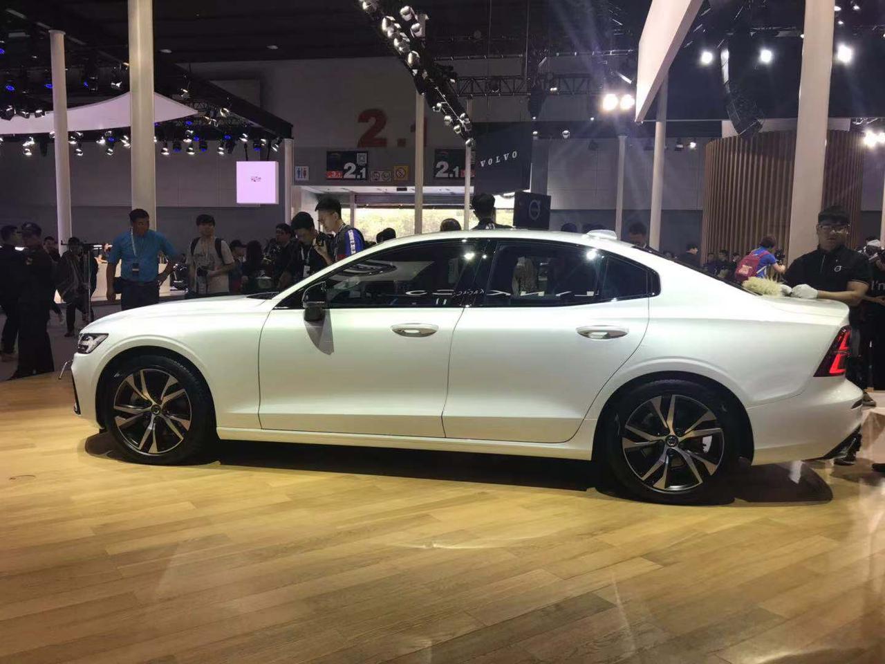 广州车展实拍沃尔沃全新s60预售28.7万起,安全配置飙升在