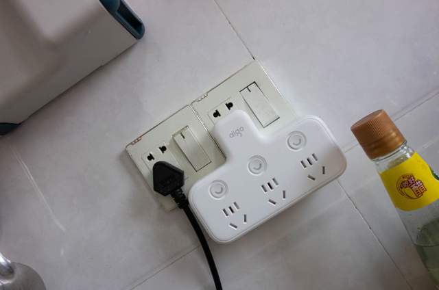 aigo 插座转换器：插座快速扩容，拯救所有不够用！