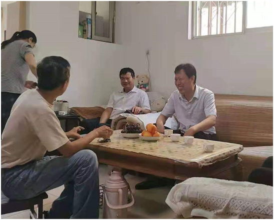 「暖心」聊城市技师学院党委走访慰问老党员、生活困难党员（图4）