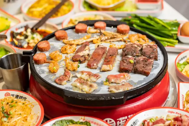“中式现拌烤肉”火了！人均65元，降维“狙击”日韩烤肉