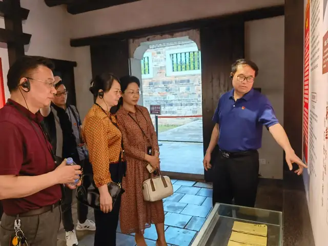 学史崇德 百年寻根 不忘初心 ——湘潭市二中理论中心组学习